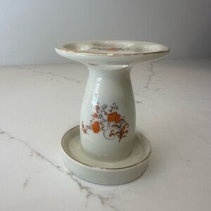 Vintage toothbrush holder with floral detail
